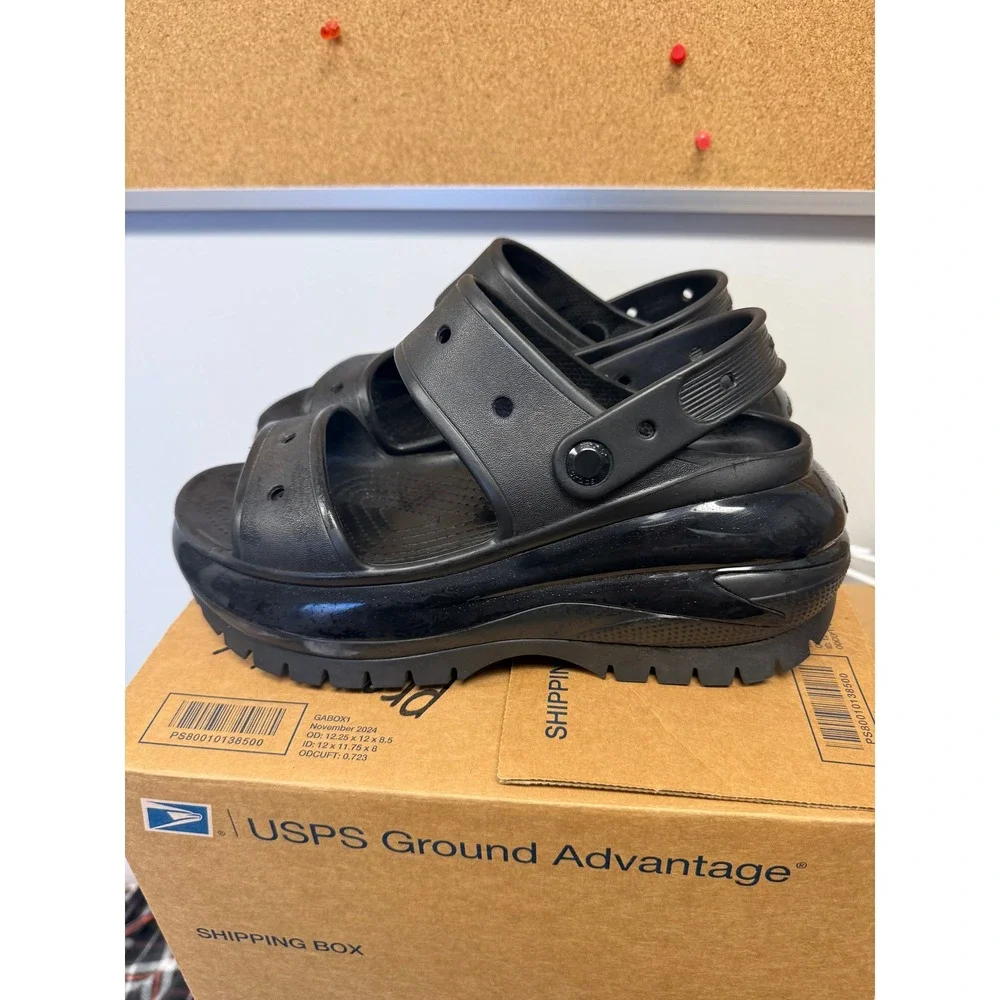 Crocs Mega Crush Sandal Black Platform Lug Sole Womens 9 Mens 7 207989-001